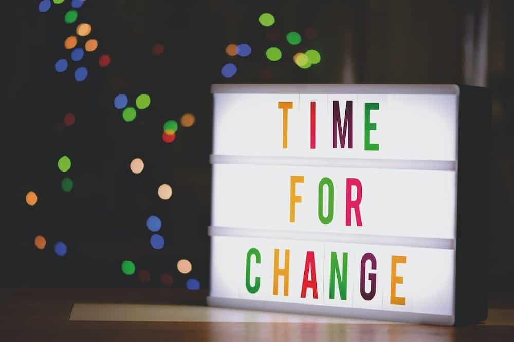 time for change sign on a table.